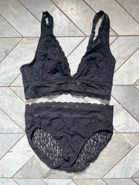 Wacoal Halo Black Lace Bralette & Lace Panty Set
